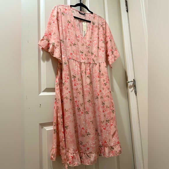 BloomChic Sweet Florals V Neck Midi Dress us12 - Picture 1 of 5